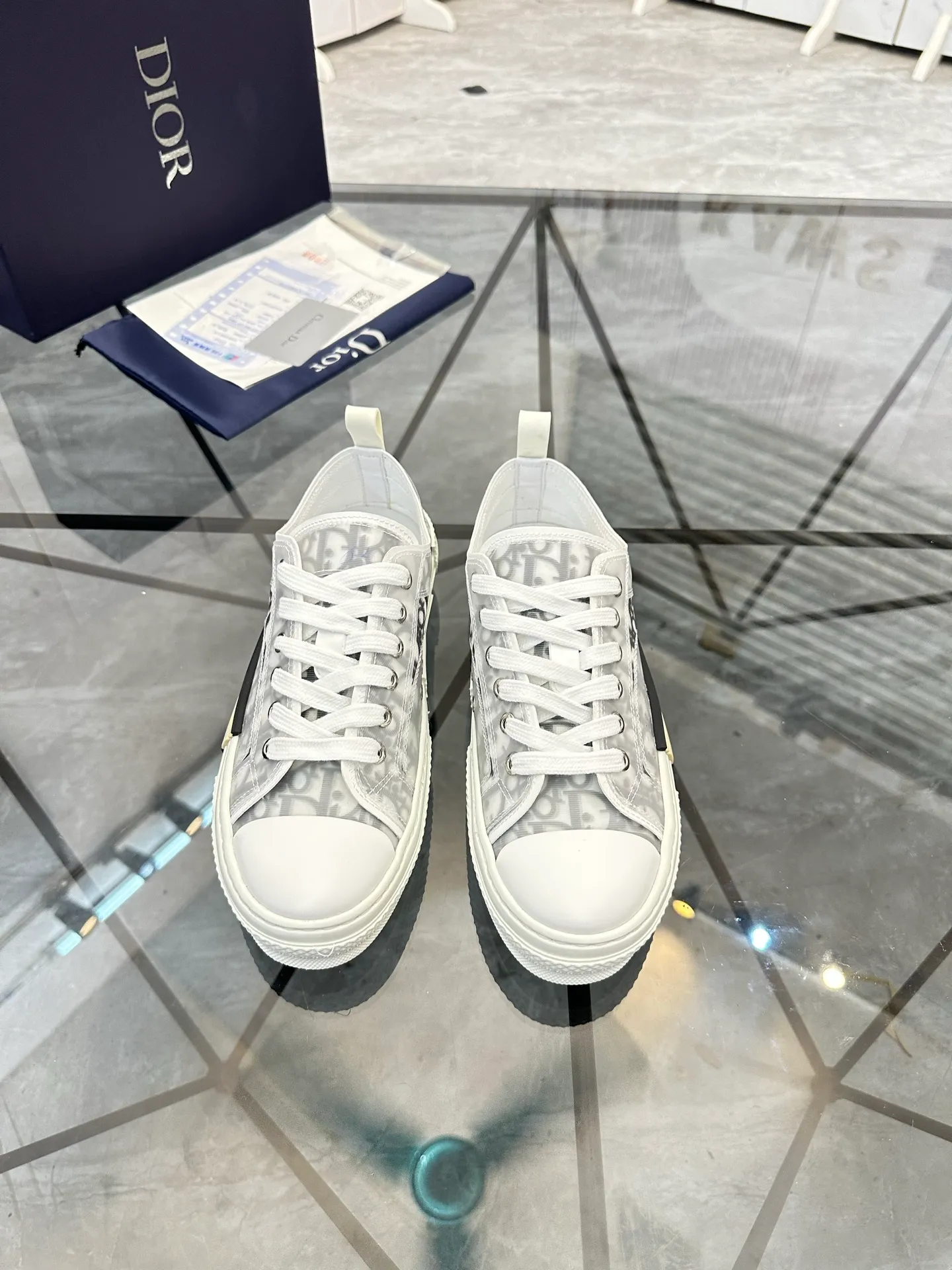 Selling men's shoes 💰: 💰P400¥ Product trademark: Dio* "Dior*" low-top casual shoes Regular size: 36-45 (can be customized to 46) Couple style B23 Product materials: Upper imported original fabric, breathable lining, original outsole. No.: 007